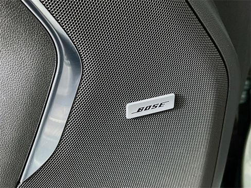 Used 2024 GMC Yukon SLT image 32