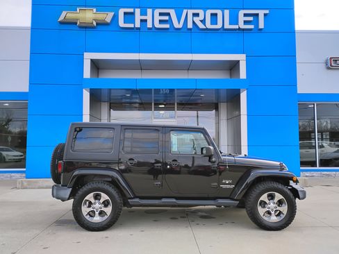 Used 2016 Jeep Wrangler Unlimited Sahara image 32