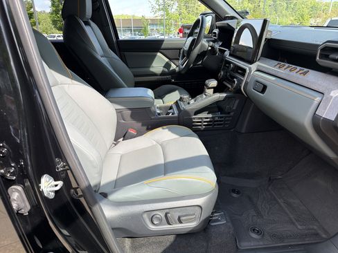 Used 2025 Toyota 4Runner Trailhunter AWD/4WD image 13