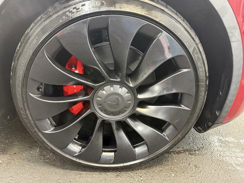 Used 2022 Tesla Model Y Performance image 35