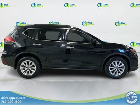 Used 2017 Nissan Rogue SV image 4
