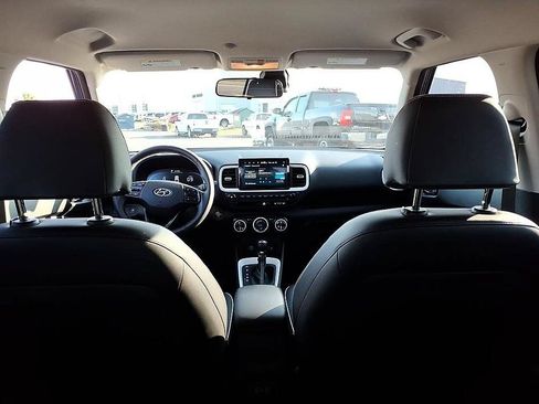 Used 2024 Hyundai Venue Limited FWD image 24