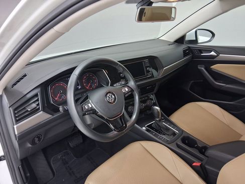 Used 2019 Volkswagen Jetta SE FWD image 2