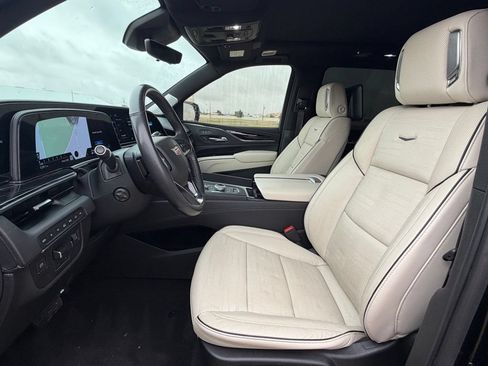 Used 2021 Cadillac Escalade ESV Sport w/ Driver Assist Tech Package AWD/4WD image 18