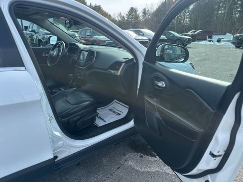 Used 2016 Jeep Cherokee Limited w/ Luxury Group image 9