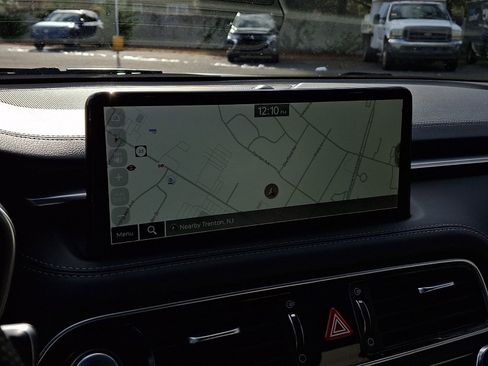 Used 2023 Genesis G70 2.0T image 17