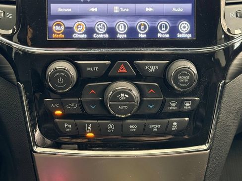 Used 2022 Jeep Grand Cherokee Altitude AWD/4WD image 12