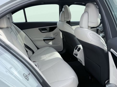 Used 2025 Mercedes-Benz C 300 Sedan image 39