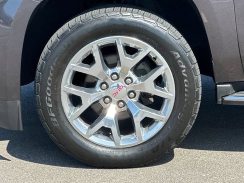 Used 2017 GMC Yukon SLT w/ Open Road Package AWD/4WD image 28
