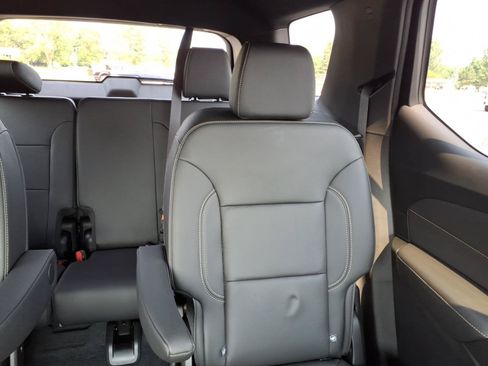 Used 2023 Chevrolet Traverse LT w/ LT Premium Package AWD/4WD image 15