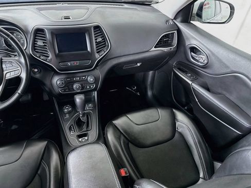 Used 2019 Jeep Cherokee Latitude Plus w/ Cold Weather Group AWD/4WD image 25