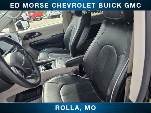 Used 2022 Chrysler Pacifica Limited w/ Uconnect Theater Family Group AWD/4WD image 15