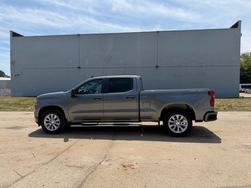 Used 2021 Chevrolet Silverado 1500 Custom w/ Safety Confidence Package AWD/4WD image 4