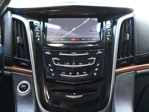 Used 2015 Cadillac Escalade Premium AWD/4WD image 12
