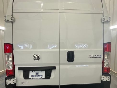 Used 2025 RAM ProMaster 2500 w/ Convenience Group FWD image 19