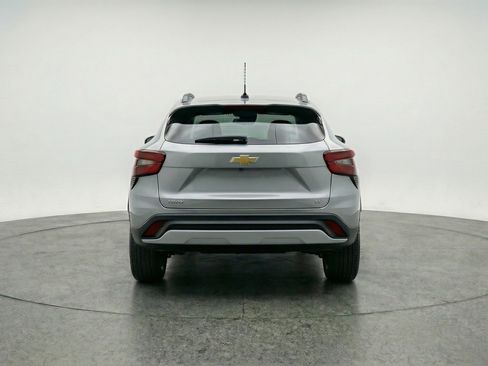 Used 2025 Chevrolet Trax LT image 7