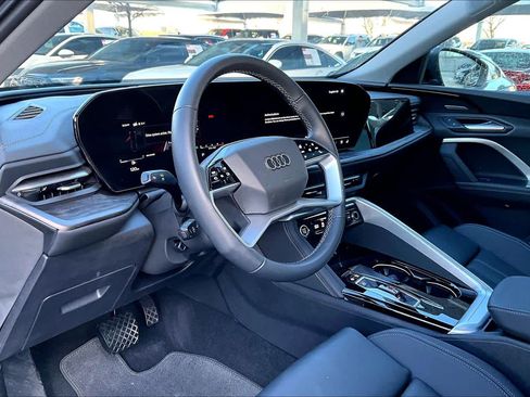 Used 2025 Audi Q5 Premium Plus w/ Premium Plus image 17