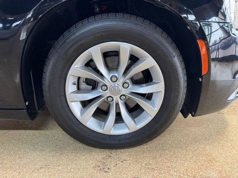 Used 2022 Chrysler 300 Touring RWD image 36