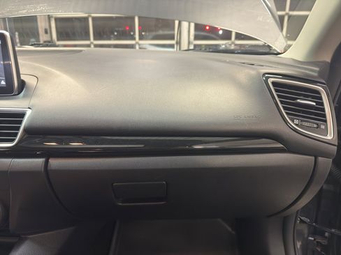 Used 2016 MAZDA MAZDA3 i Touring image 24