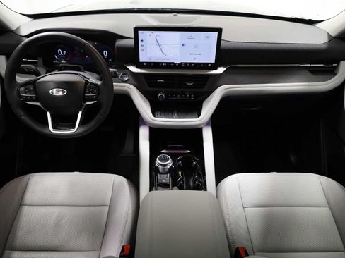 Used 2025 Ford Explorer Platinum w/ LUX Leather Package AWD/4WD image 24