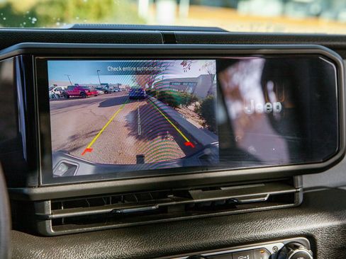 Used 2024 Jeep Gladiator Sport image 12