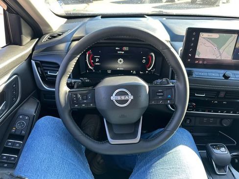 Used 2026 Nissan Rogue Platinum w/ Platinum Premium Package image 32