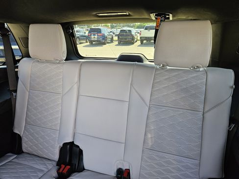 New 2026 Cadillac Vistiq Platinum w/ LPO, Floor Liner Package image 15