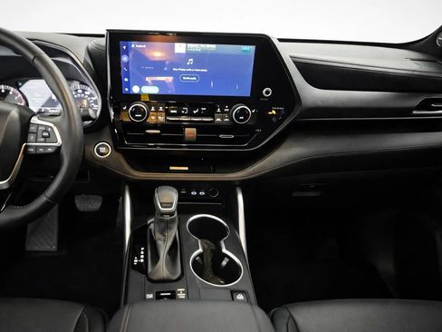 Used 2024 Toyota Highlander XSE image 12