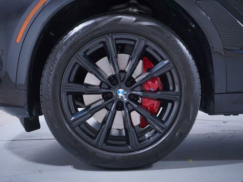 Used 2024 BMW X6 xDrive40i w/ Executive Package image 2