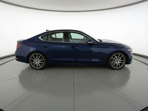 Used 2025 Genesis G70 2.5T image 11