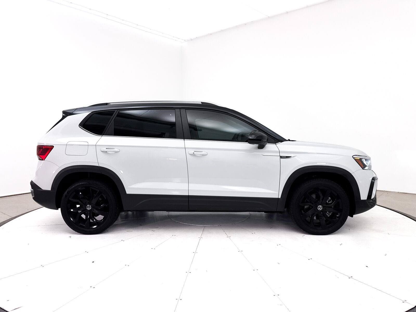 Used 2023 Volkswagen Taos SE w/ Panoramic Sunroof Package FWD image 38
