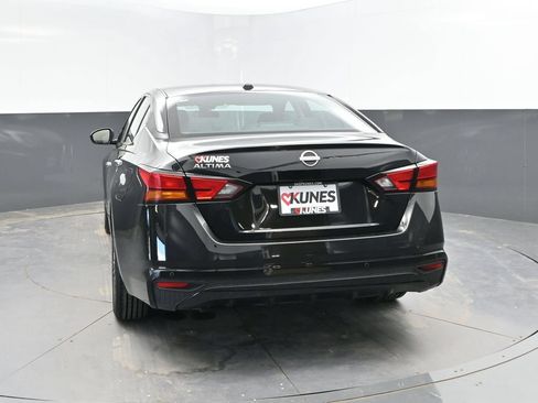 Used 2025 Nissan Altima 2.5 SV FWD image 8