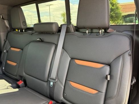 Used 2025 GMC Sierra 1500 AT4 w/ AT4 Premium Package AWD/4WD image 19