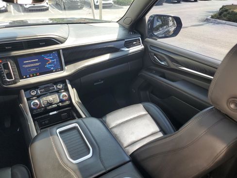 Certified 2021 GMC Yukon XL Denali w/ Denali Premium Package RWD image 19