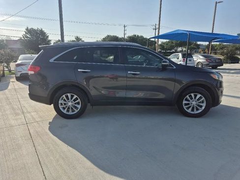 Used 2017 Kia Sorento FWD w/ LX Convenience Package image 5