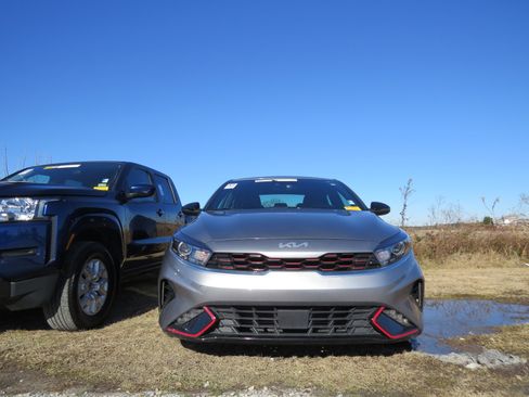 Used 2024 Kia Forte GT-Line w/ GT-Line Premium Package image 2