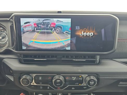 Used 2025 Jeep Wrangler Unlimited Rubicon AWD/4WD image 20