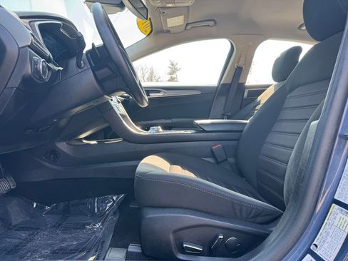 Used 2019 Ford Fusion SE image 15