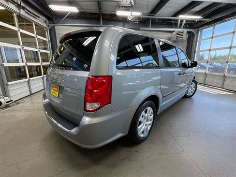Used 2015 Dodge Grand Caravan American Value Package FWD image 5