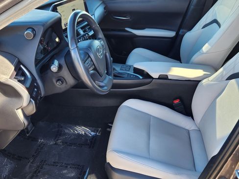 Used 2024 Lexus UX 250h AWD w/ Premium Package image 13