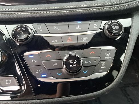 Certified 2023 Chrysler Pacifica Touring-L w/ Uconnect Theater Family Group AWD/4WD image 22