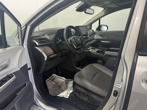 Used 2023 Toyota Sienna XLE image 16