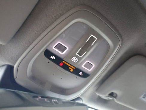 Used 2024 Volvo XC40 B5 Plus w/ Climate Package image 21