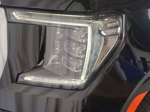 Used 2023 GMC Yukon XL Denali AWD/4WD image 11