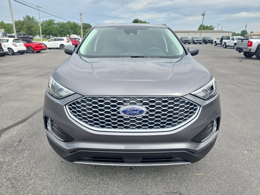 Used 2024 Ford Edge SEL w/ Convenience Package AWD/4WD image 3