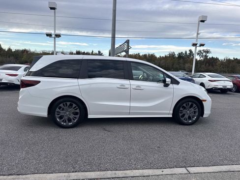 Used 2025 Honda Odyssey Touring image 2