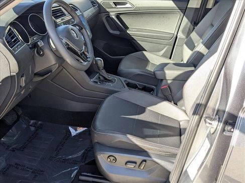 Used 2021 Volkswagen Tiguan SE FWD image 15