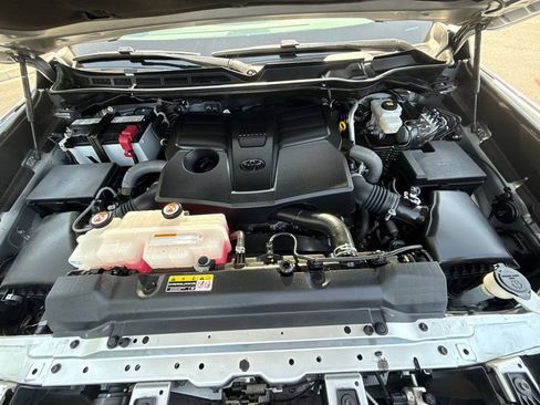Used 2025 Toyota Tundra Limited AWD/4WD image 7