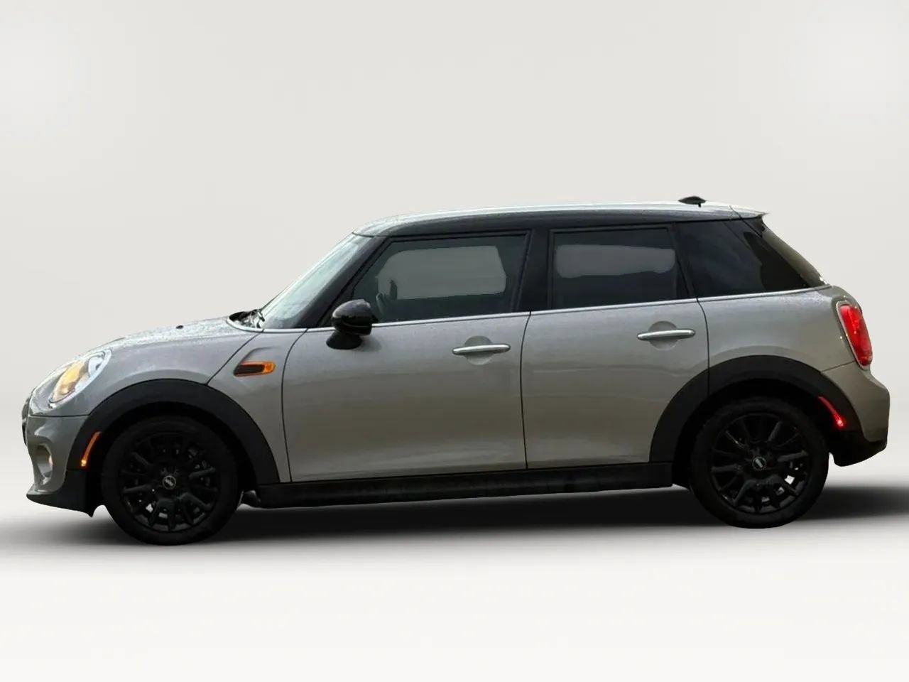 Used 2017 MINI Cooper 4-Door Hardtop FWD image 5