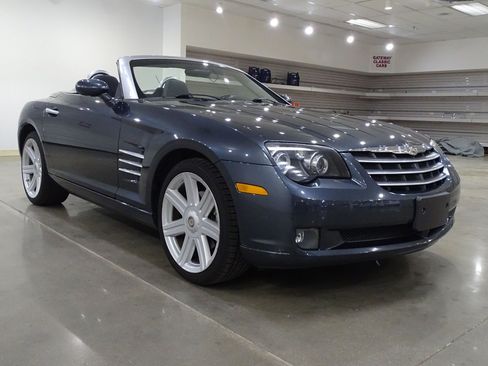 Used 2008 Chrysler Crossfire Limited RWD image 21